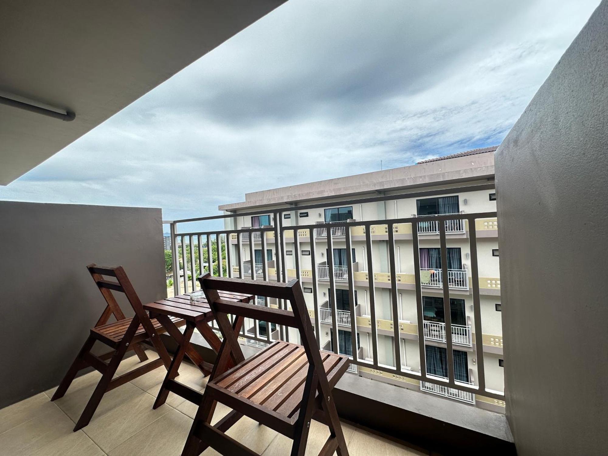Mangrove Prestige Hotel Na Chom Thian Exteriör bild
